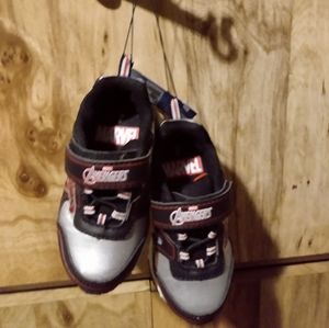 Avengers Light up size 7 little boys
